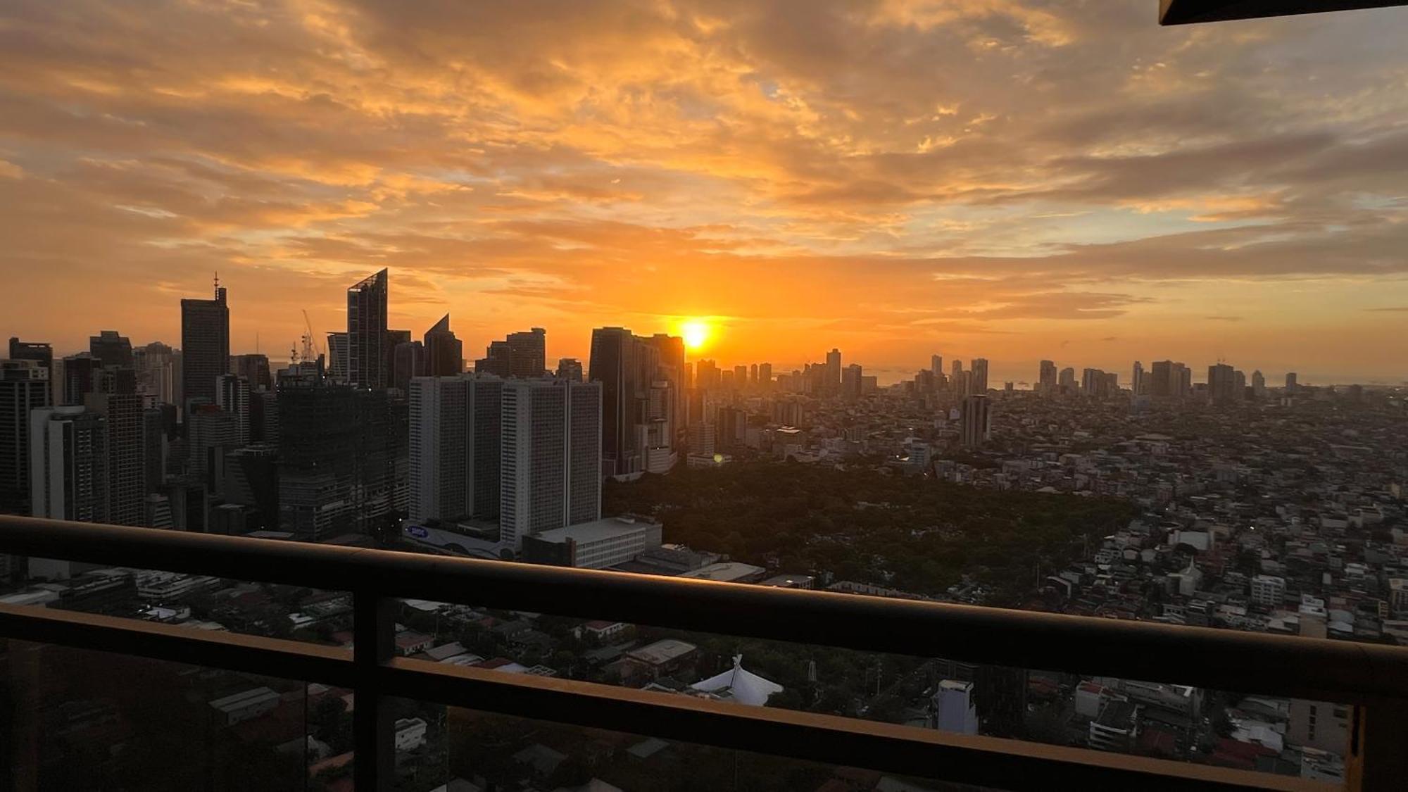 The Milano Residences Manila Exterior photo