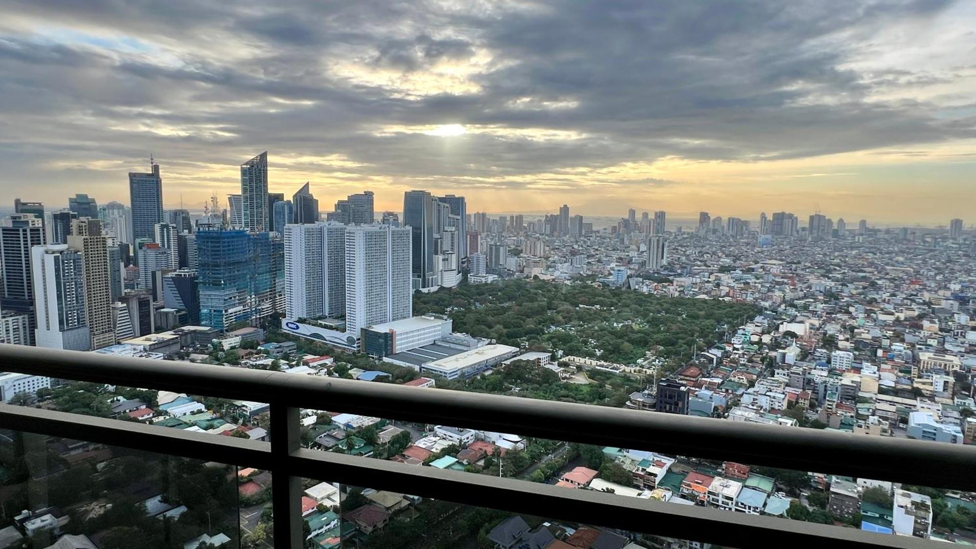 The Milano Residences Manila Exterior photo
